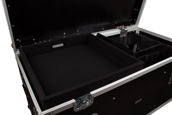 FLIGHT CASE W. COMPARTMENTS FOR CABLES